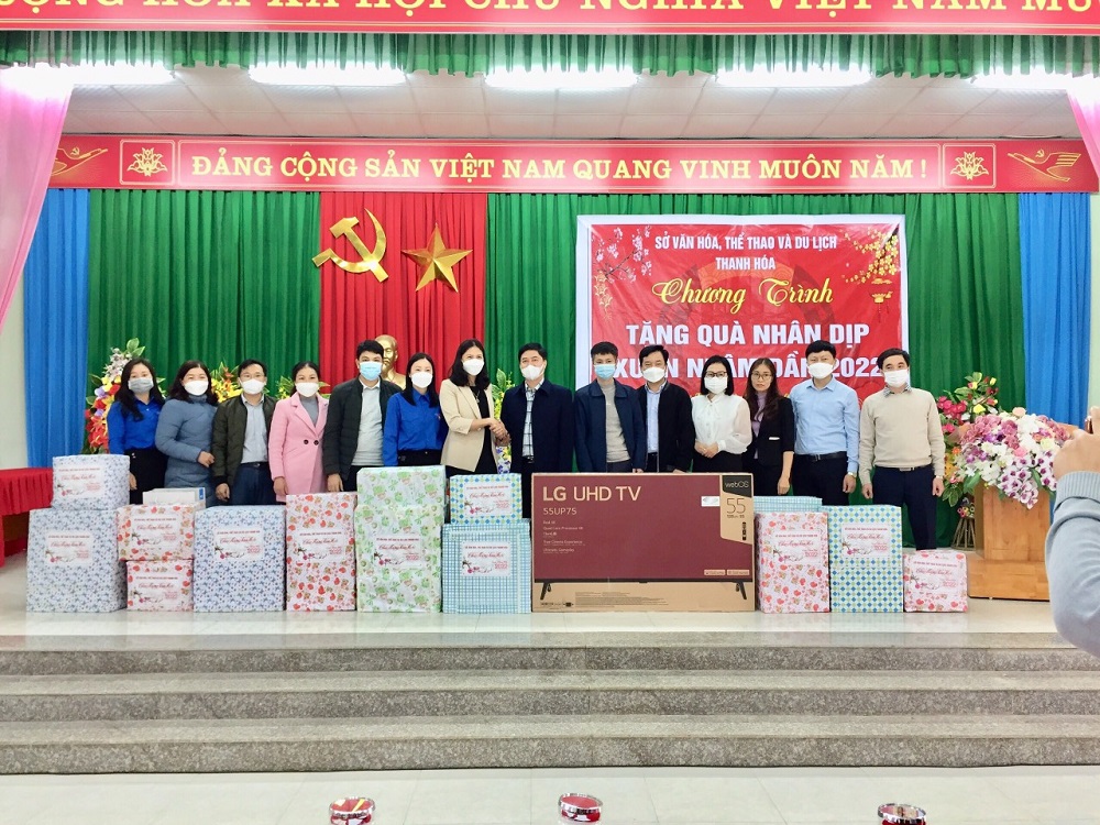 Đoàn Sở Văn hóa Thể thao & Du lịch Thanh Hóa tổ chức chương trình  tình nguyện tại xã Trung Tiến huyện Quan Sơn