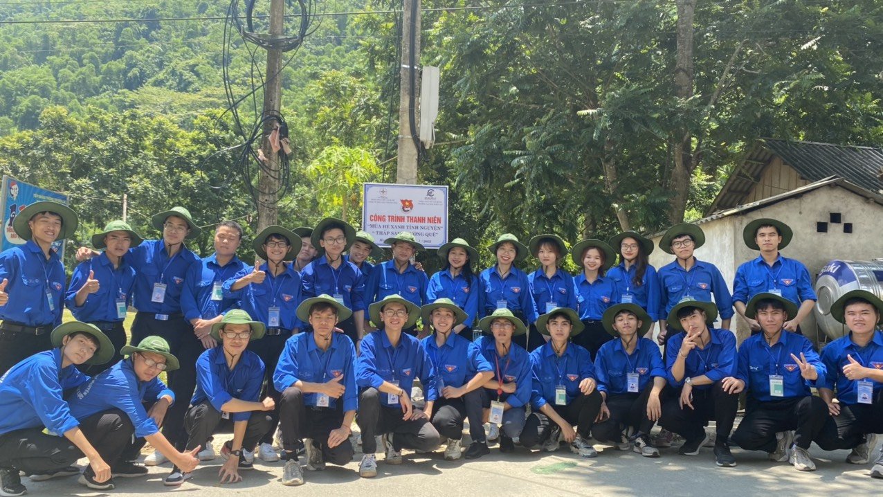 Đoàn Công ty Điện lực Thanh Hóa thực hiện công trình  “Thắp sáng đường quê” tại huyện Quan Hóa.