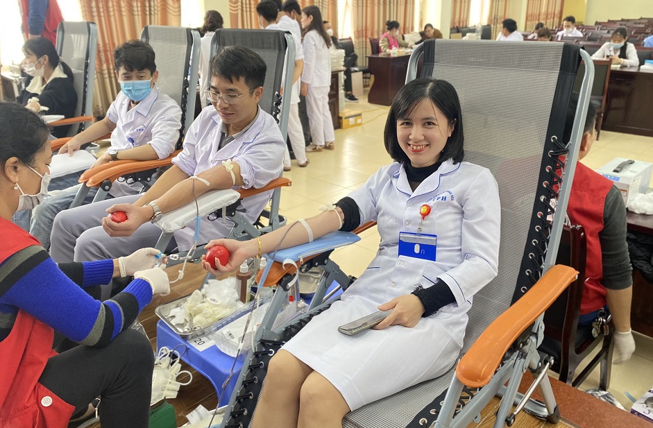 Cán bộ, đoàn viên, thanh niên khối Bệnh viện  tham gia hiến máu tình nguyện đầu Xuân Quý Mão 2023