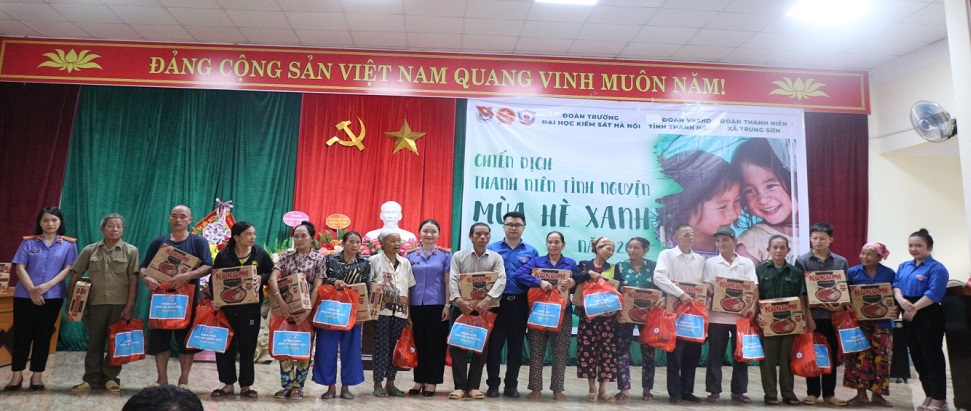 Đoàn Viện kiểm sát nhân dân tỉnh Thanh Hóa phối hợp tổ chức chương trình tình nguyện “Mùa hè xanh” năm 2023 tại xã Trung Sơn, huyện Quan Hóa