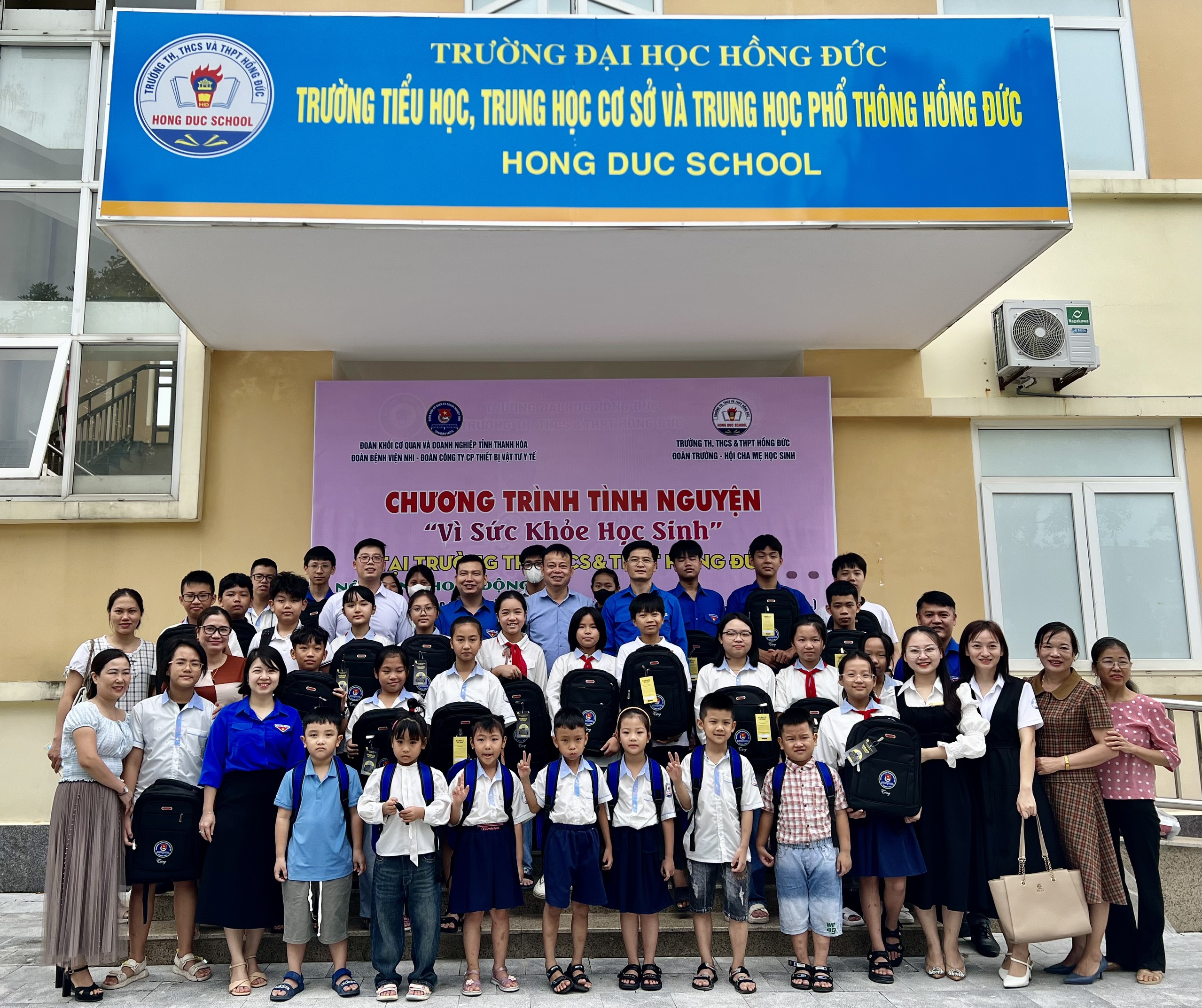 Đoàn Khối Cơ quan và Doanh nghiệp tỉnh tổ chức chương trình tình nguyện  “Vì sức khỏe học sinh” tại trường TH-THCS-THPT Hồng Đức